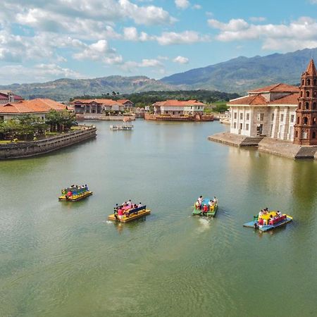 Las Casas Filipinas De Acuzar Bagac Екстер'єр фото